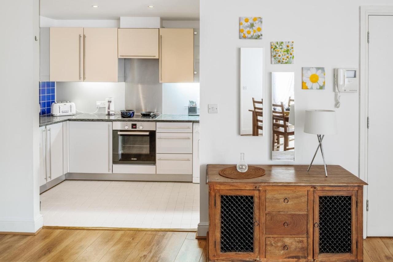 Comfortable And Bright Apartment In Tower Bridge London Exterior photo
